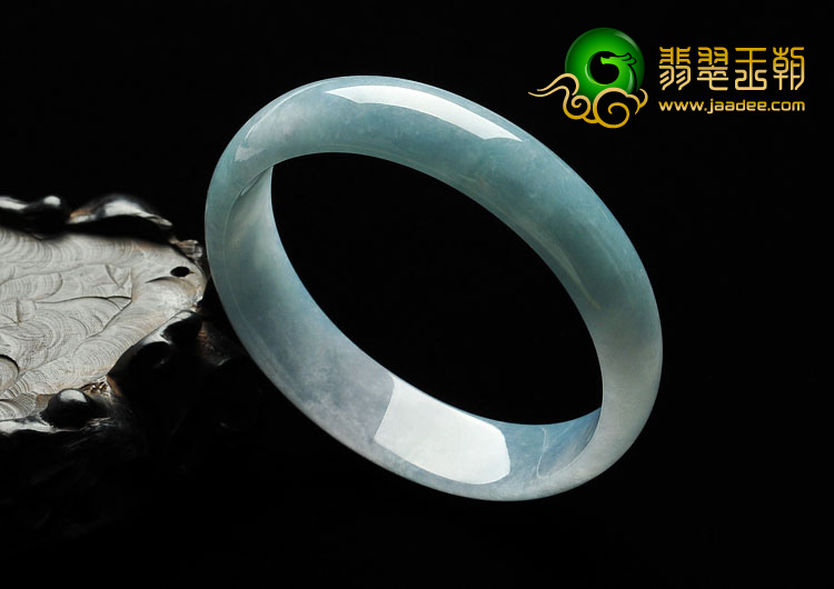 糯冰种淡春带彩缅甸翡翠A货贵妃镯（56.9-51.3mm）