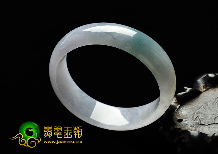 糯冰种淡三彩缅甸翡翠A货贵妃镯（56.2-50.8mm）
