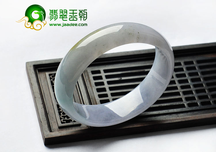 糯冰种淡三彩缅甸翡翠A货贵妃镯（56.2-50.8mm）