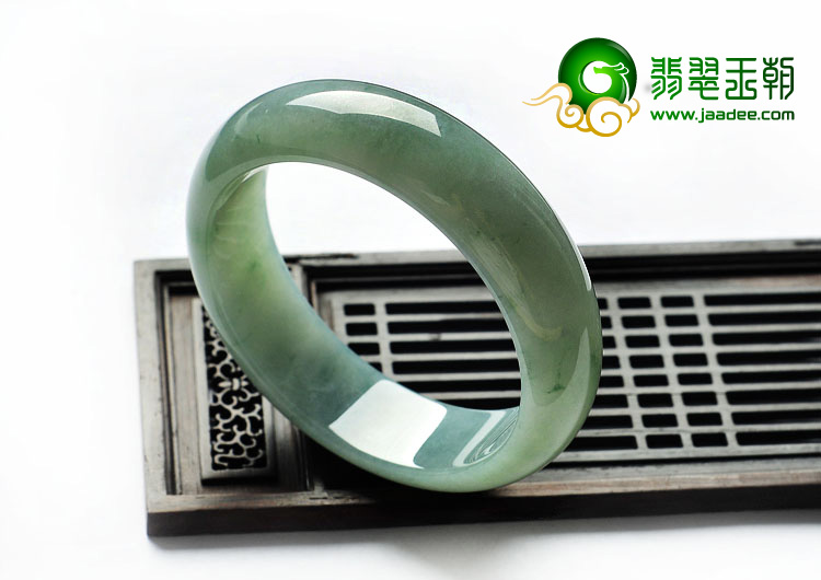 糯冰种晴水略飘花缅甸翡翠A货手镯（57.6mm）