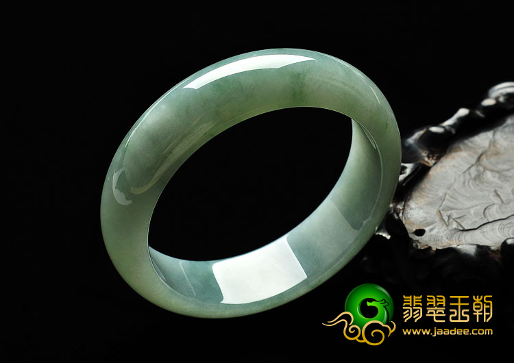糯冰种晴水略飘花缅甸翡翠A货手镯（57.6mm）