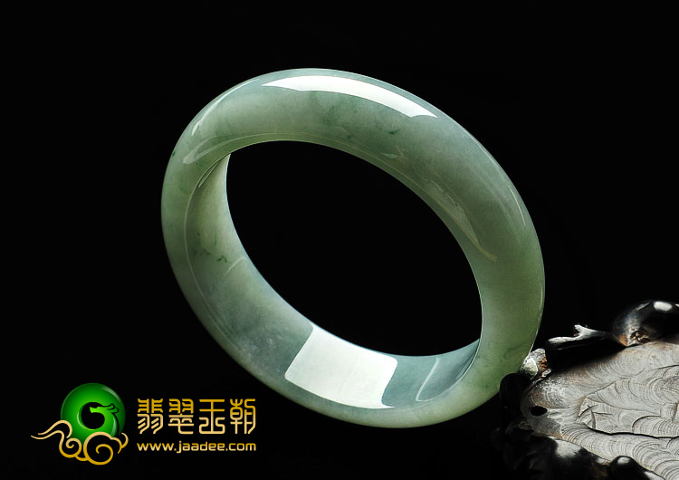 糯冰种晴水略飘花缅甸翡翠A货手镯（57.6mm）