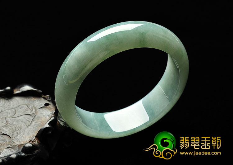糯冰种晴水略飘花缅甸翡翠A货手镯（57.6mm）