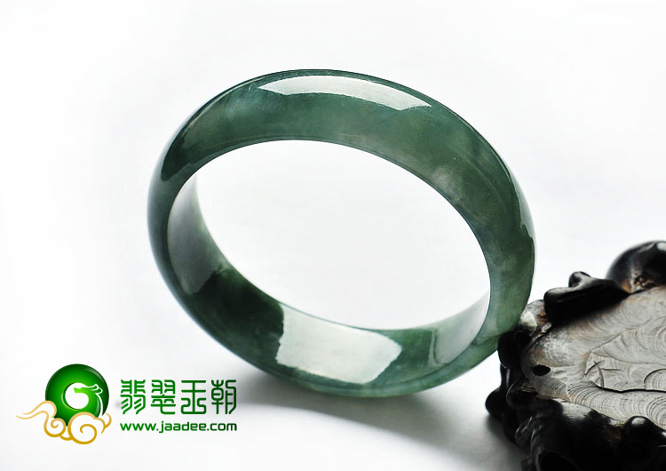 糯冰种油青缅甸翡翠A货贵妃镯（55.3-51.3mm）