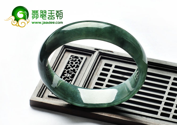 糯冰种油青缅甸翡翠A货贵妃镯（55.3-51.3mm）