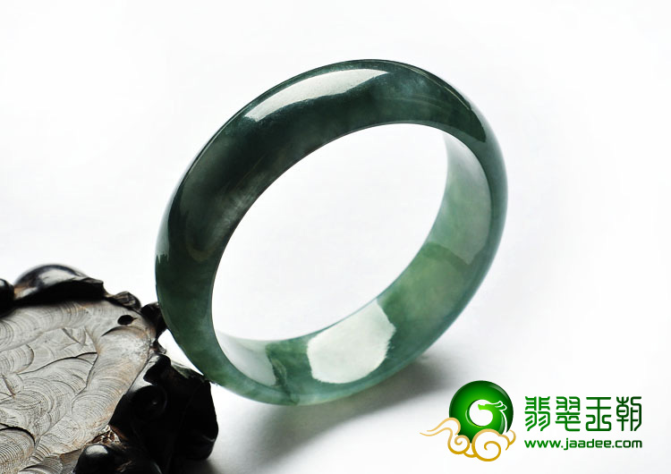 糯冰种油青缅甸翡翠A货贵妃镯（55.3-51.3mm）
