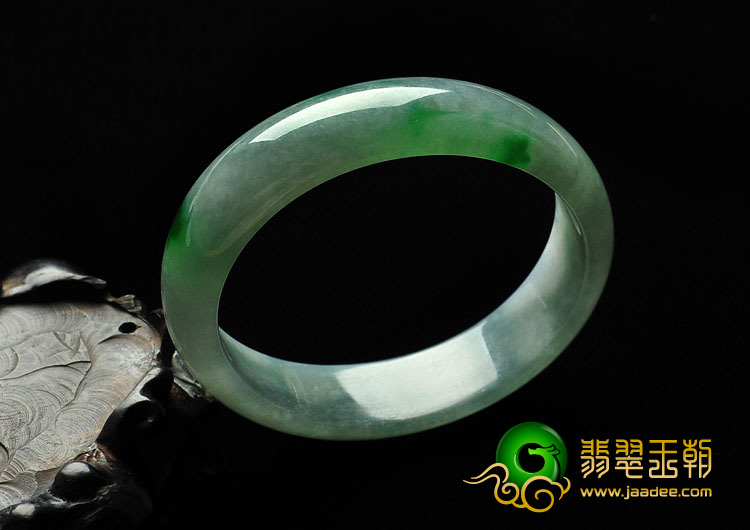 糯冰种飘翠缅甸翡翠A货贵妃镯（57.6-49.5mm）