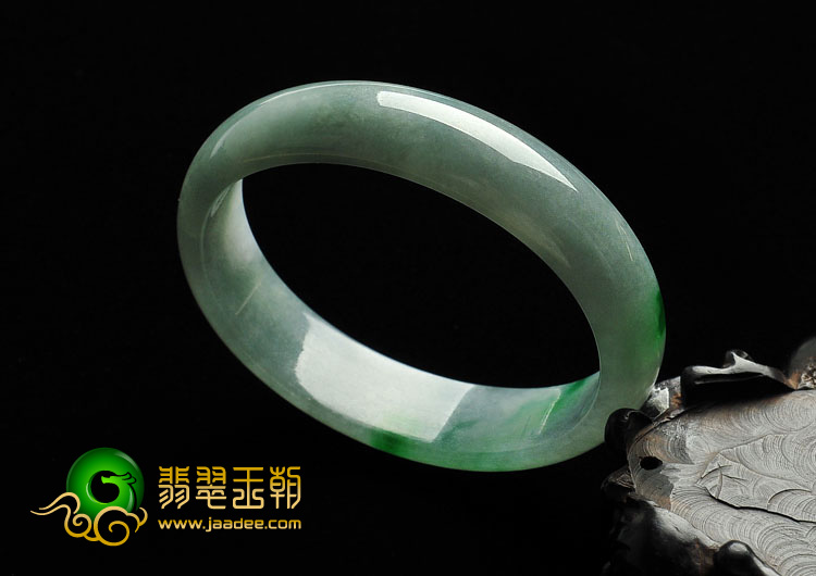 糯冰种飘翠缅甸翡翠A货贵妃镯（57.6-49.5mm）
