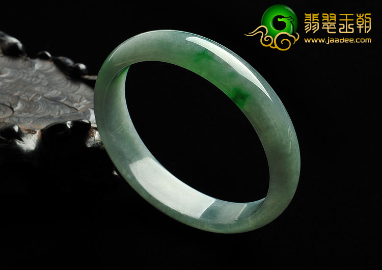 糯冰种飘翠缅甸翡翠A货贵妃镯（57.6-49.5mm）