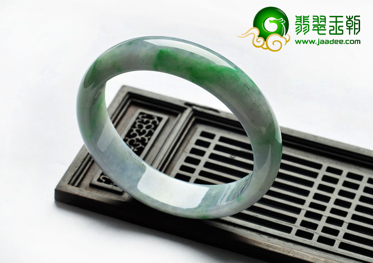 糯冰种飘翠缅甸翡翠A货手镯（57mm）