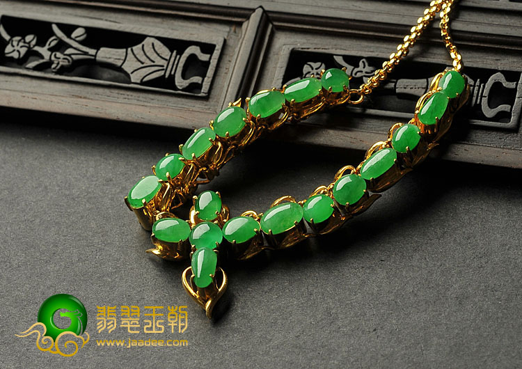 冰种阳绿缅甸翡翠A货项链面