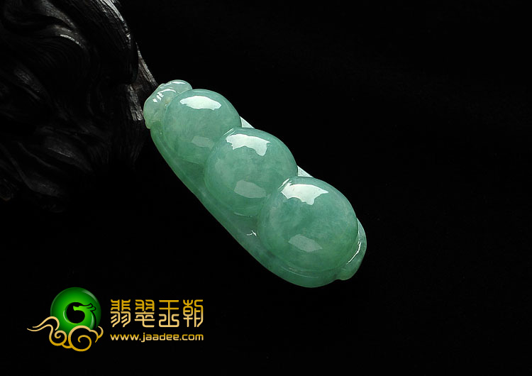 糯冰种淡绿缅甸翡翠A货四季豆挂件