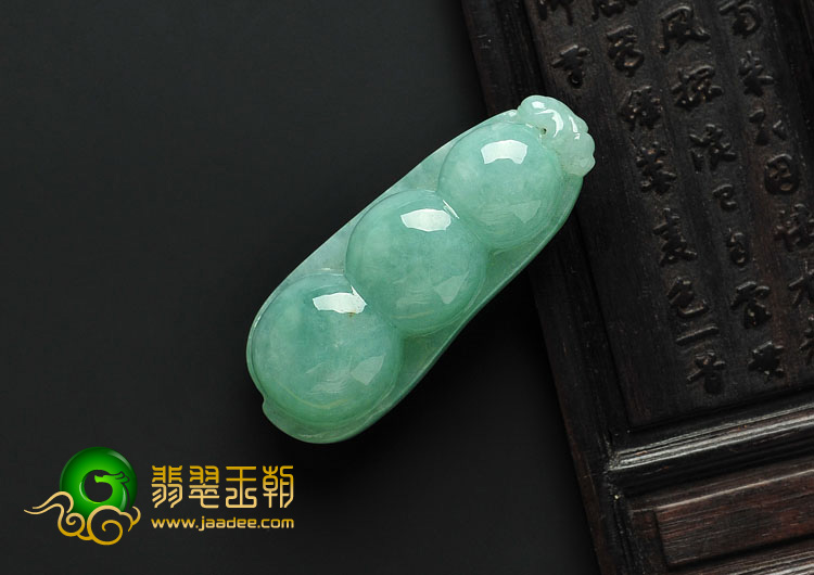 糯冰种淡绿缅甸翡翠A货四季豆挂件
