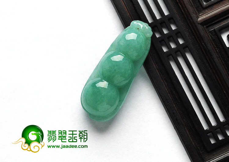 糯冰种淡绿缅甸翡翠A货四季豆挂件