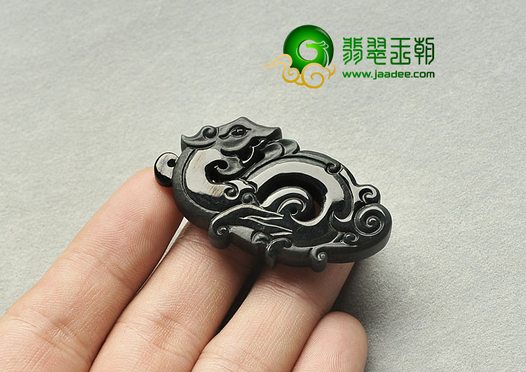 糯冰种墨翠缅甸翡翠A货仿古龙挂件
