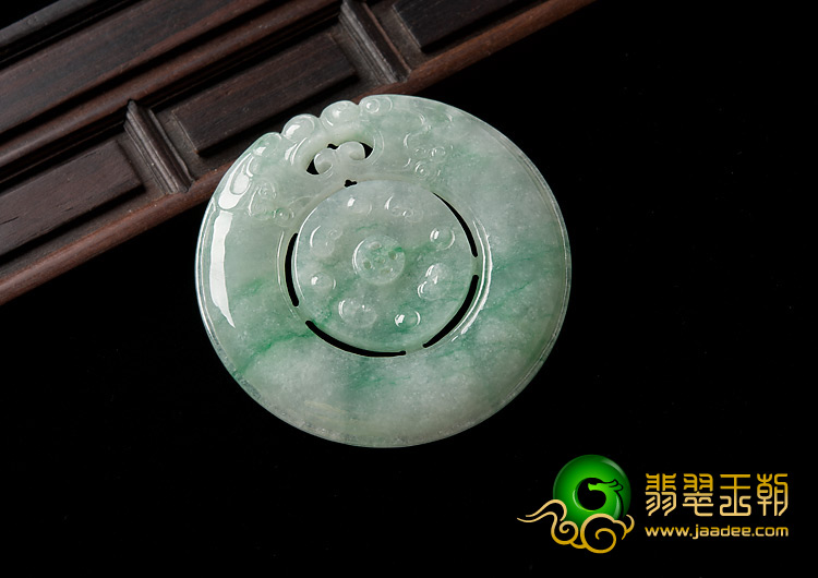 (超值推荐)糯冰种飘翠缅甸翡翠A货双龙如意挂件