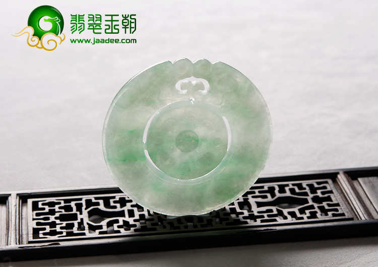 (超值推荐)糯冰种飘翠缅甸翡翠A货双龙如意挂件