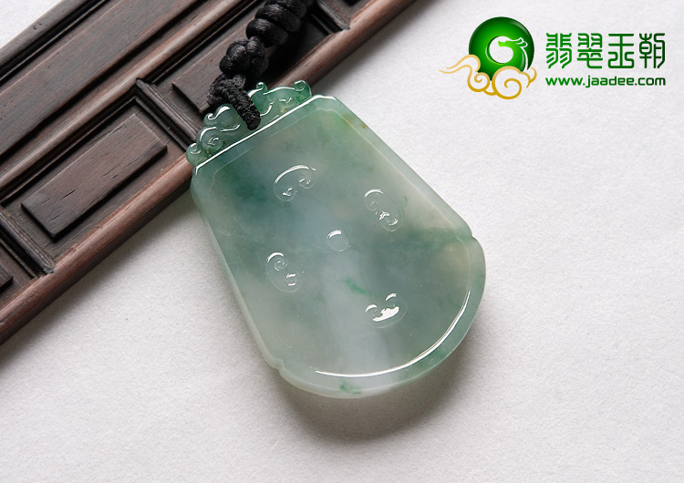 糯冰种飘花缅甸翡翠A货龙牌挂件