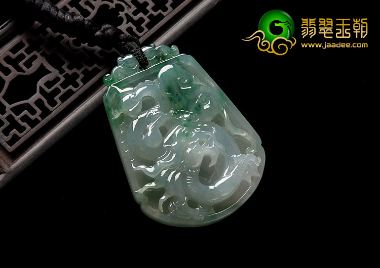 糯冰种飘花缅甸翡翠A货龙牌挂件