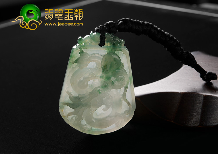 糯冰种飘花缅甸翡翠A货龙牌挂件