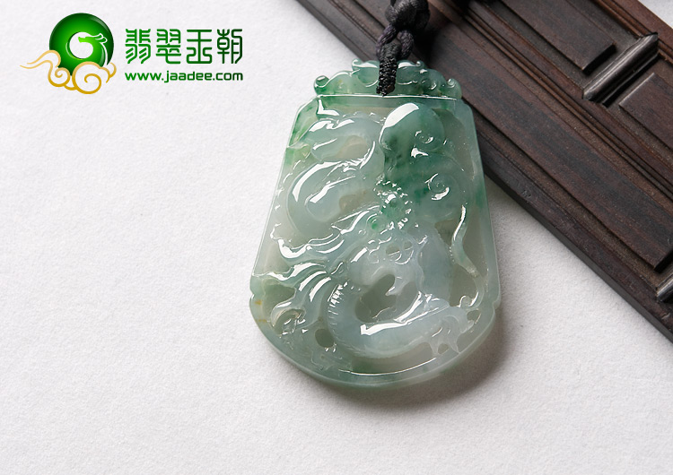 糯冰种飘花缅甸翡翠A货龙牌挂件