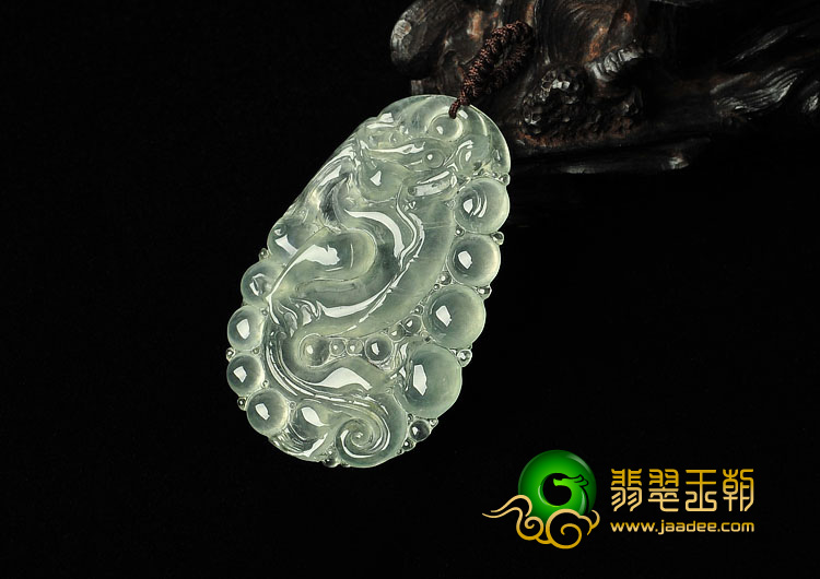冰种淡晴水缅甸翡翠A货龙牌挂件