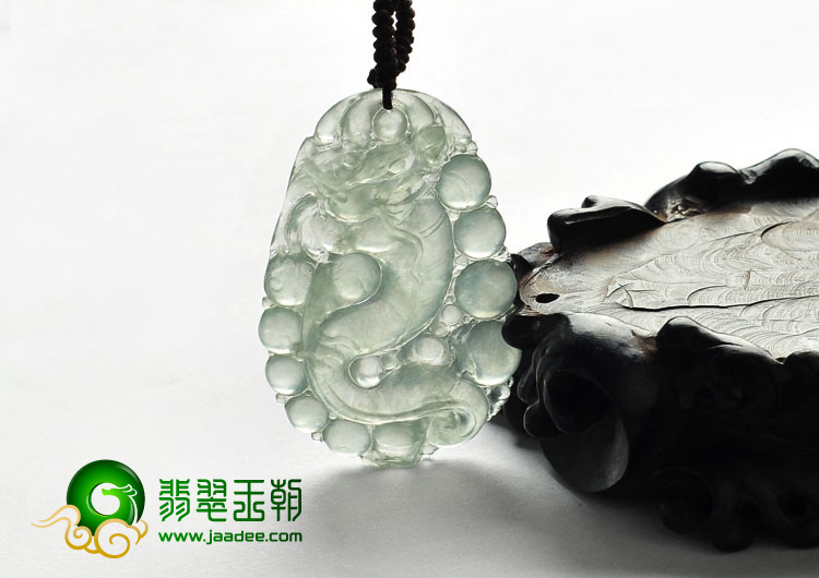 冰种淡晴水缅甸翡翠A货龙牌挂件
