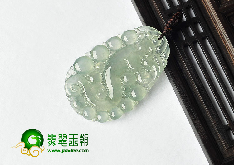 冰种淡晴水缅甸翡翠A货龙牌挂件