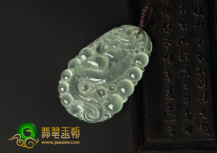 冰种淡晴水缅甸翡翠A货龙牌挂件