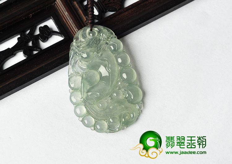 冰种淡晴水缅甸翡翠A货龙牌挂件