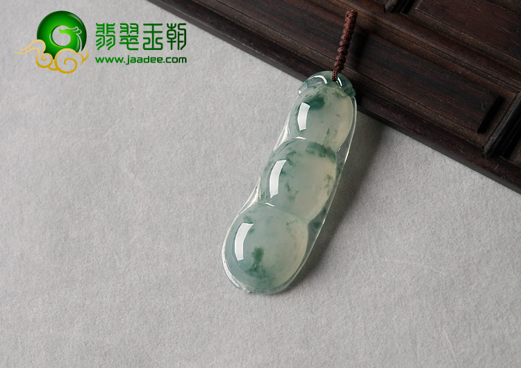 冰种飘花缅甸翡翠A货四季豆挂件