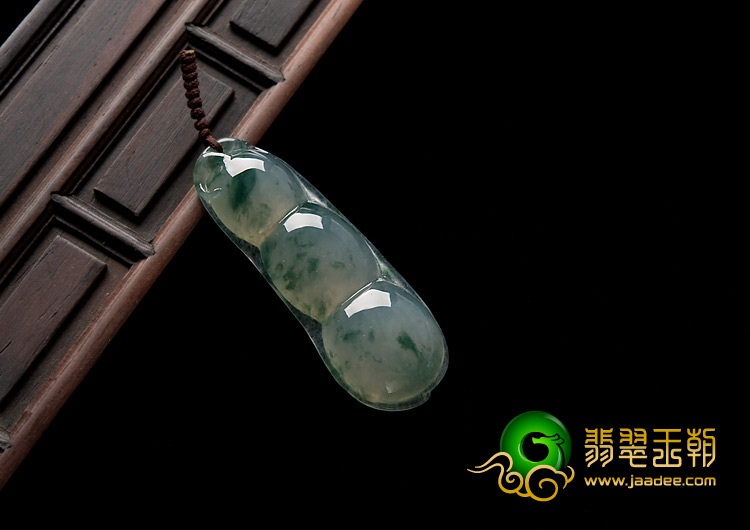 冰种飘花缅甸翡翠A货四季豆挂件