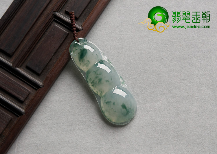 冰种飘花缅甸翡翠A货四季豆挂件