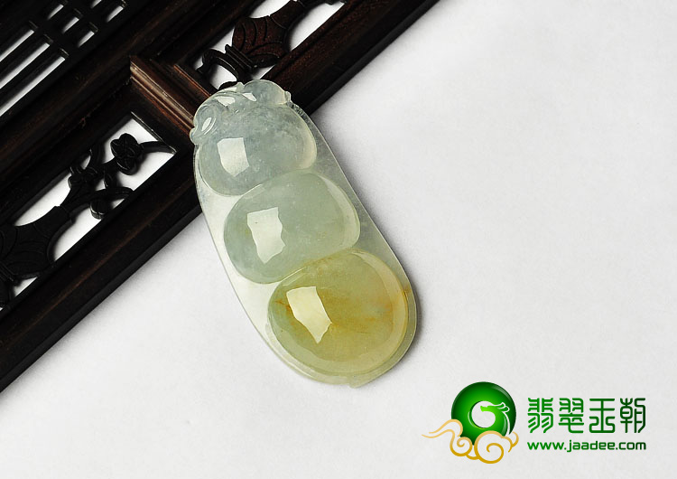 冰种淡黄翡缅甸翡翠A货四季豆挂件