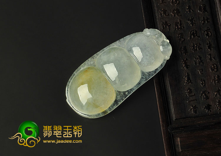 冰种淡黄翡缅甸翡翠A货四季豆挂件