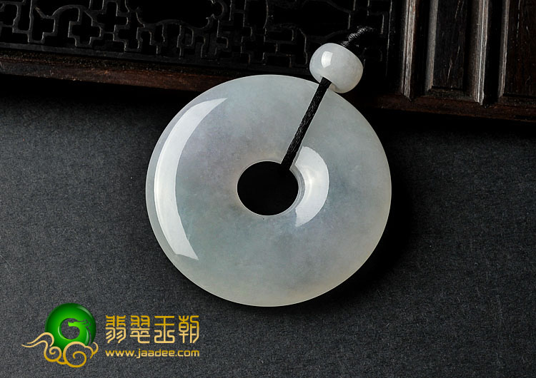 冰种淡春带彩缅甸翡翠A货平安扣挂件
