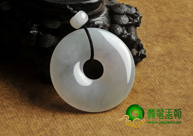 冰种淡春带彩缅甸翡翠A货平安扣挂件