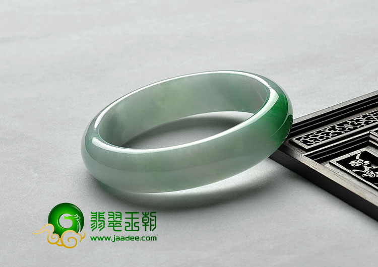 糯冰种阳绿缅甸翡翠A货手镯（60.1mm）