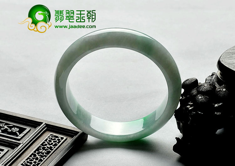 糯冰种阳绿缅甸翡翠A货手镯（60.1mm）