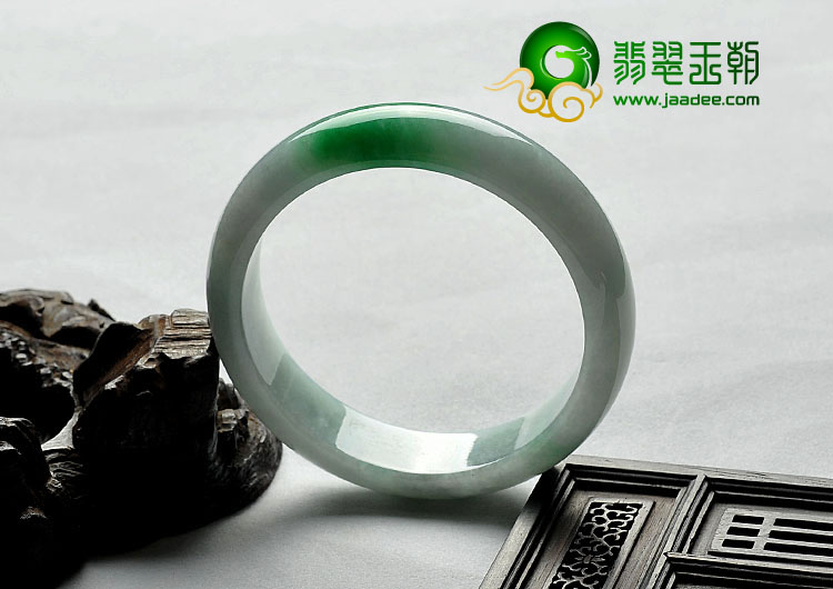 糯冰种阳绿缅甸翡翠A货手镯（60.1mm）