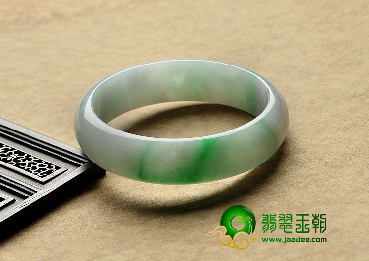 糯冰种春带彩缅甸翡翠A货手镯（60.2mm）