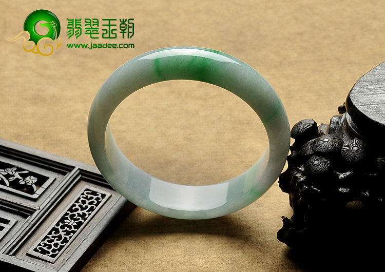 糯冰种春带彩缅甸翡翠A货手镯（60.2mm）
