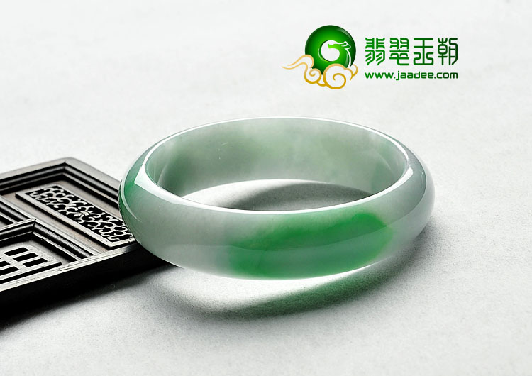 糯冰种飘翠缅甸翡翠A货手镯（56.2mm）