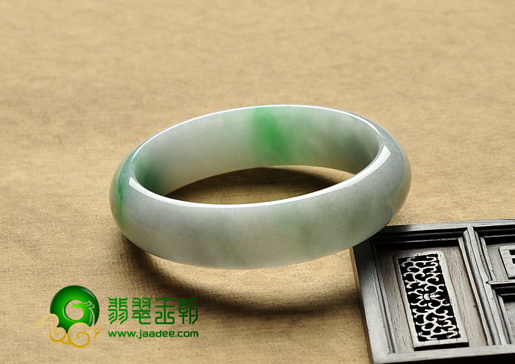 糯冰种飘翠缅甸翡翠A货手镯（56.2mm）