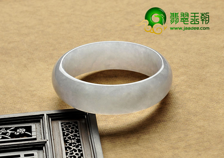 糯冰种淡晴水缅甸翡翠A货手镯（56mm）