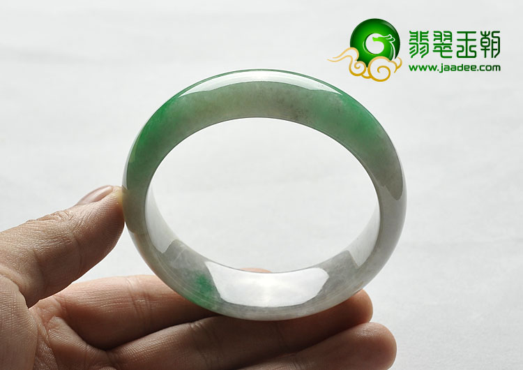 糯冰种翠色缅甸翡翠A货手镯（57.7mm）