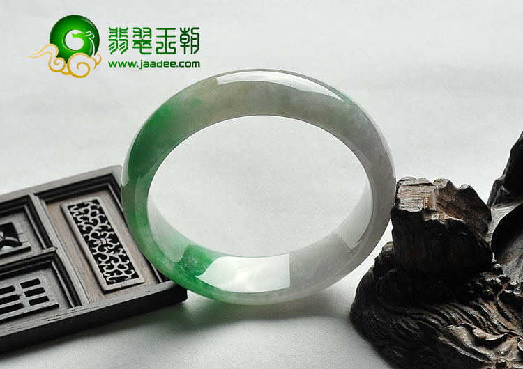 糯冰种翠色缅甸翡翠A货手镯（57.7mm）