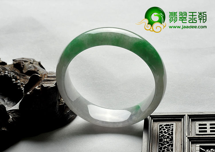 糯冰种翠色缅甸翡翠A货手镯（57.7mm）
