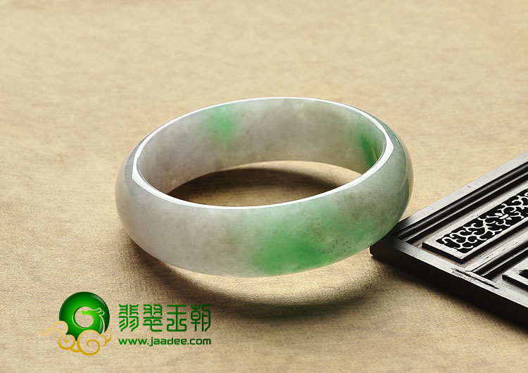 糯冰种翠色缅甸翡翠A货手镯（57.7mm）