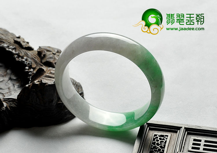 糯冰种翠色缅甸翡翠A货手镯（57.6mm）